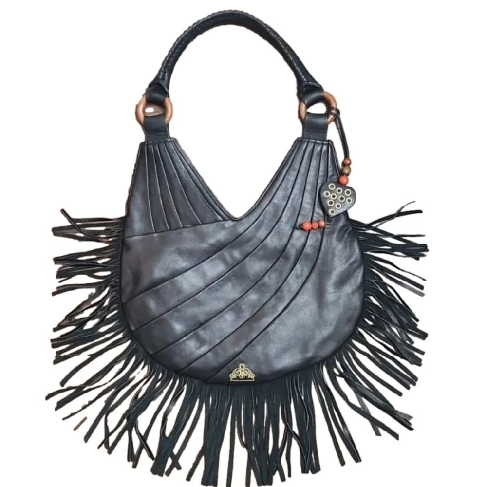 PARIS Hilton black leather shoulder bag